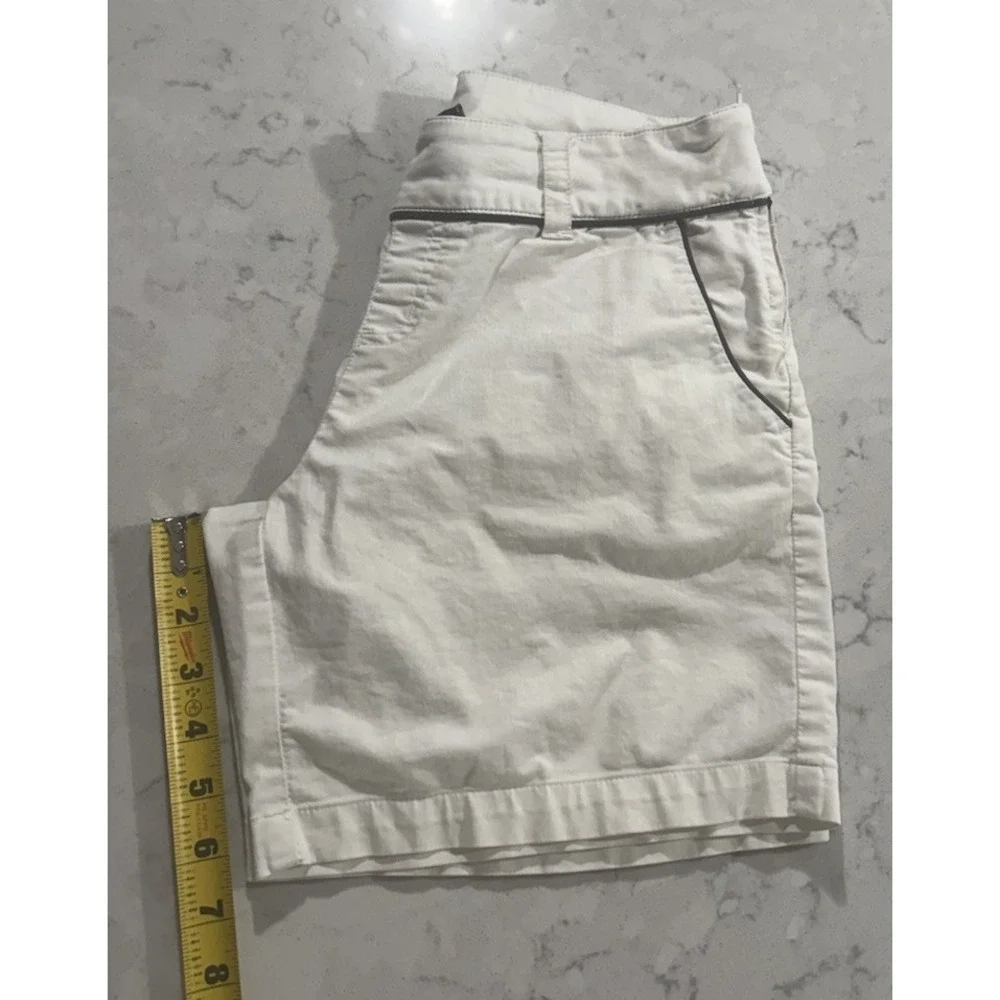 VTG Oakley Shorts Womens‎ 10 White Golf Flat Front Belted Piped Casual Logo Y2K